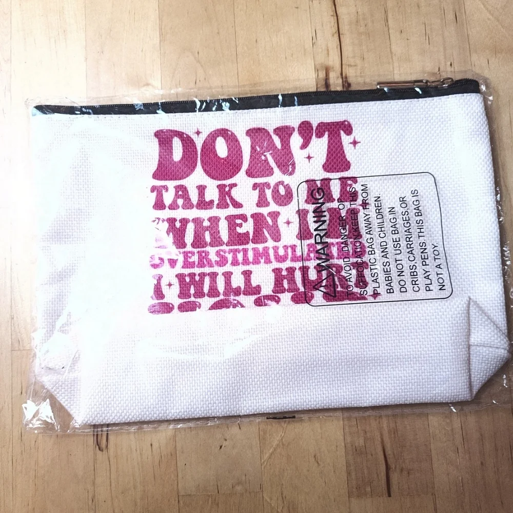 ✨ White and Pink Lip Print Clutch